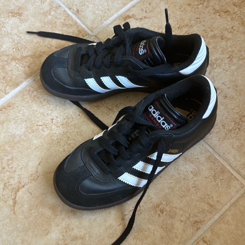 Boys Size 1 Adidas Sambas